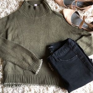 Turtle Neck Cropped Sweater